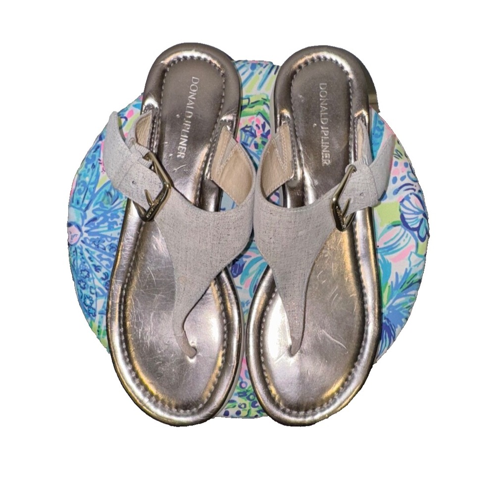 Donald J Pliner Sandals Women sz 9.5 Leni Thong Flats Grey Leather Buckle Casual